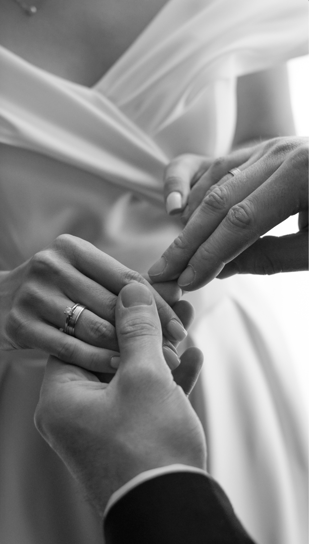 Wnętrze kościoła w Żurawicy przygotowane do ceremonii ślubnej – reportaż ślubny Podkarpacie