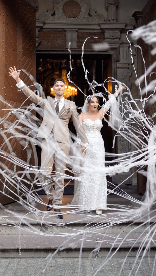 Panna młoda z białym bukietem róż – zmysłowe ujęcie ślubne, Łańcut, Podkarpacie